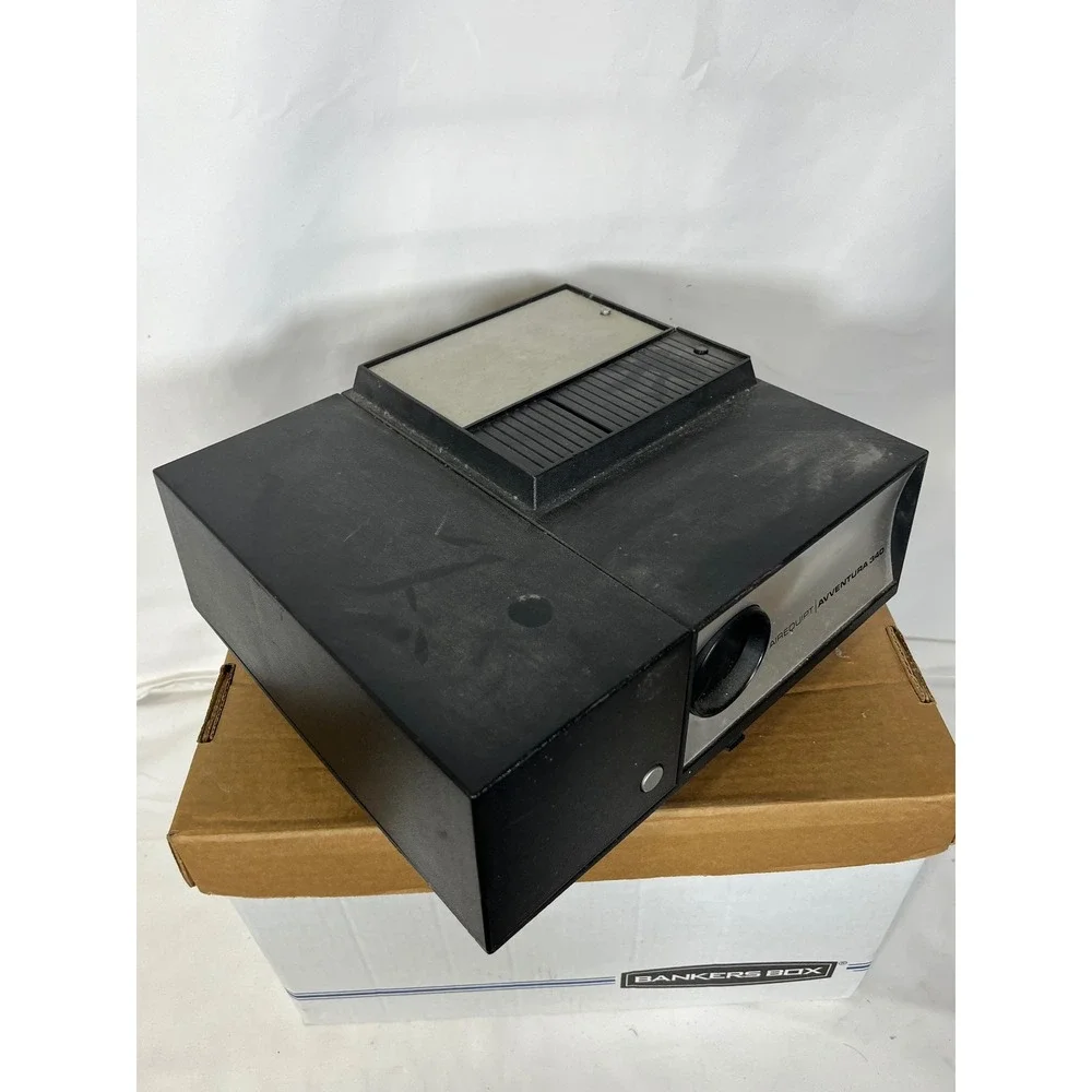 Airequipt Avventura‎ 340 Vintage 2x2 Slide Projector Model 301 Black Silver